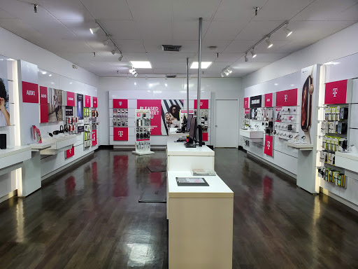 Cell Phone Store «T-Mobile», reviews and photos, 8265 W Sunrise Blvd, Plantation, FL 33322, USA