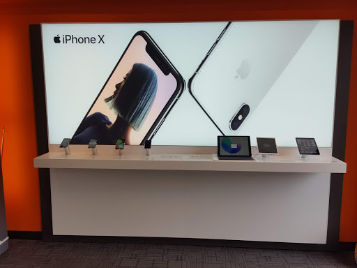 Cell Phone Store «AT&T», reviews and photos, 917 Randall Rd, St Charles, IL 60174, USA