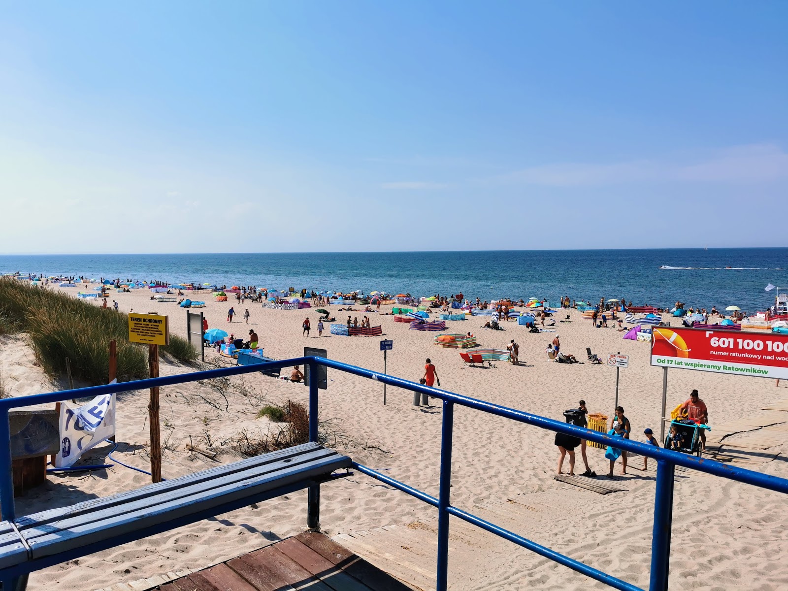 Zdjęcie Darłowo Beach II z powierzchnią turkusowa czysta woda