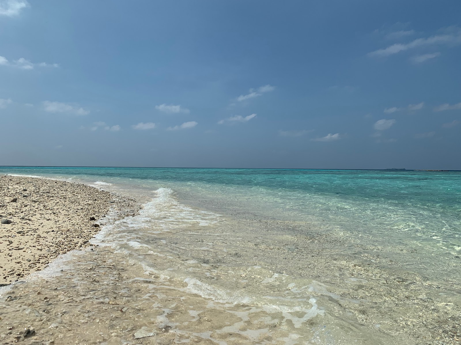 Zdjęcie Bikini Beach Mahibadhoo z przestronna linia brzegowa