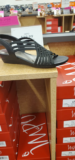 Shoe Store «DSW Designer Shoe Warehouse», reviews and photos, 25 Hazard Ave, Enfield, CT 06082, USA