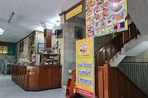 Ayam Goreng Ny. Suharti - Gedong Kuning image