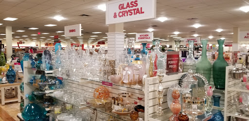 Department Store «T.J. Maxx & HomeGoods», reviews and photos, 111 Taunton St, Plainville, MA 02762, USA