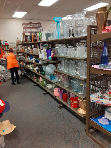 Thrift Store «Discover Goodwill West Retail Center», reviews and photos