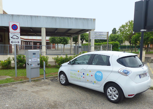 Borne de recharge de véhicules électriques Borne de recharge SDEHG Cadours