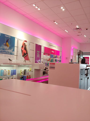 Cell Phone Store «T-Mobile», reviews and photos, 7812 Olson Memorial Hwy, Golden Valley, MN 55427, USA