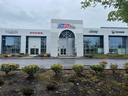Jeep Dealer «Findlay Chrysler Jeep Dodge RAM INDOOR Dealership», reviews and photos, 25600 SW Parkway Center Dr, Wilsonville, OR 97070, USA