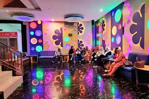 Sky Karaoke Keluarga Makassar & Resto image