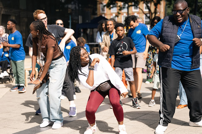 Comments and reviews of Candoco Dance Company
