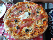 Pizza du Pizzeria Au Bouquet à Ivry-sur-Seine - n°18