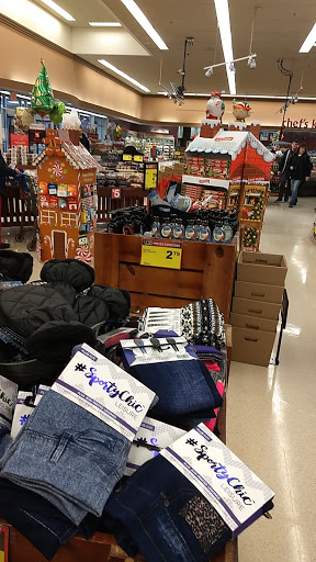 Grocery Store «Jewel-Osco», reviews and photos, 3124 N Lewis Ave, Waukegan, IL 60085, USA