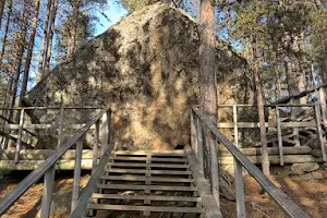 Karhunpesäkivi Rock image