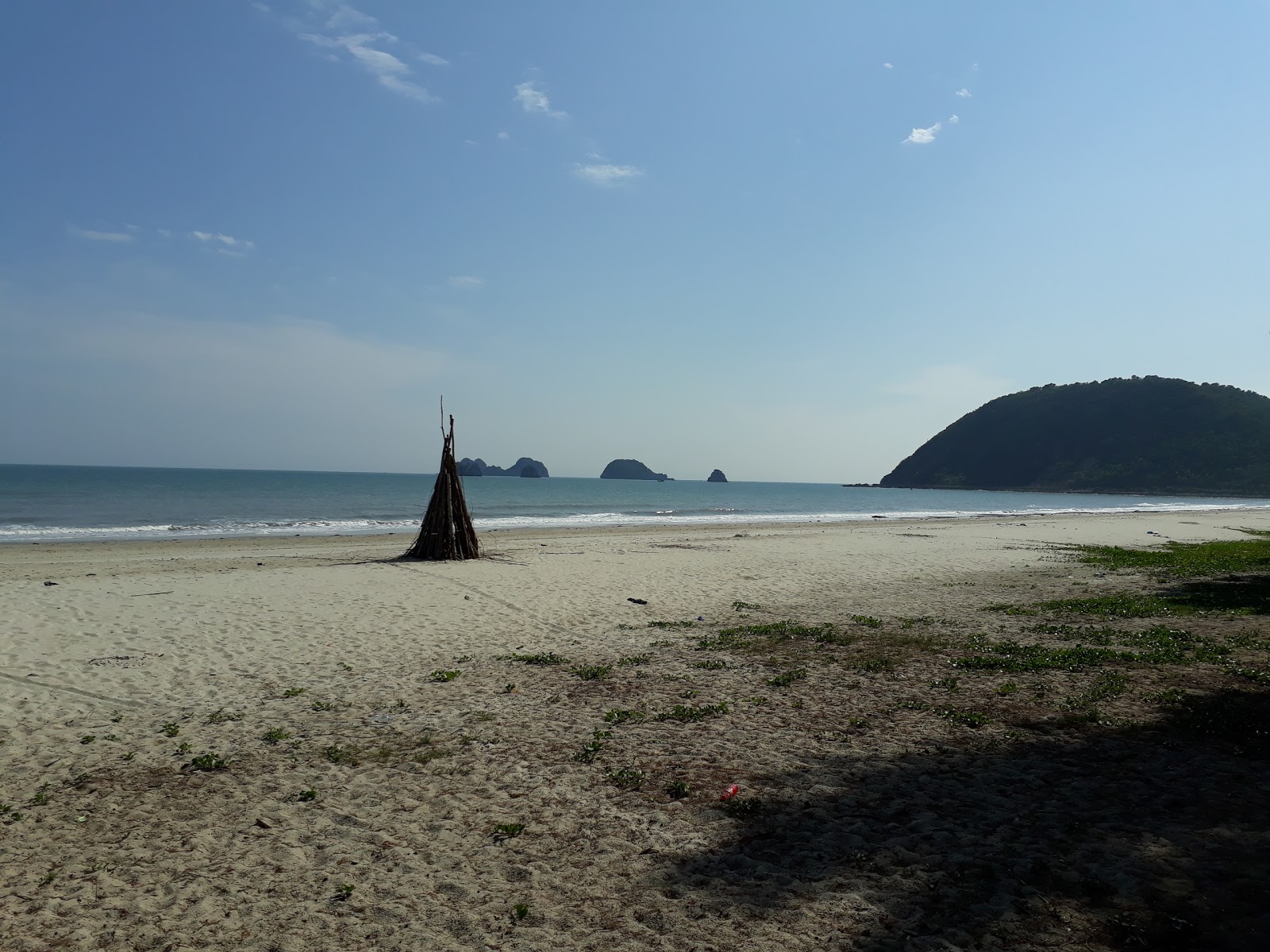 Foto av Ngoc Vung Beach med hög nivå av renlighet