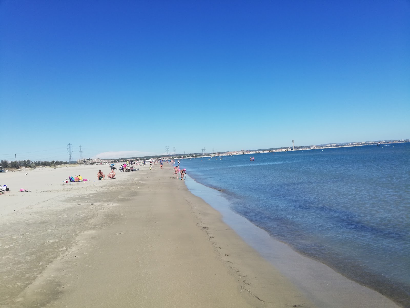 Foto de Cavaou beach com linha costeira longa e reta