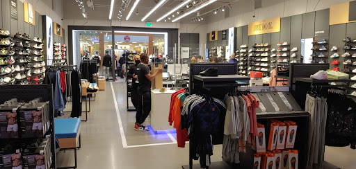 Shoe Store «Finish Line», reviews and photos, 1819 Montebello Town Center #13, Montebello, CA 90640, USA