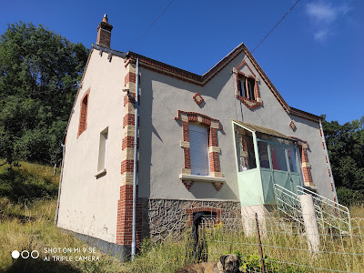 Domaine du pavillon gîte à Issy-l'Évêque