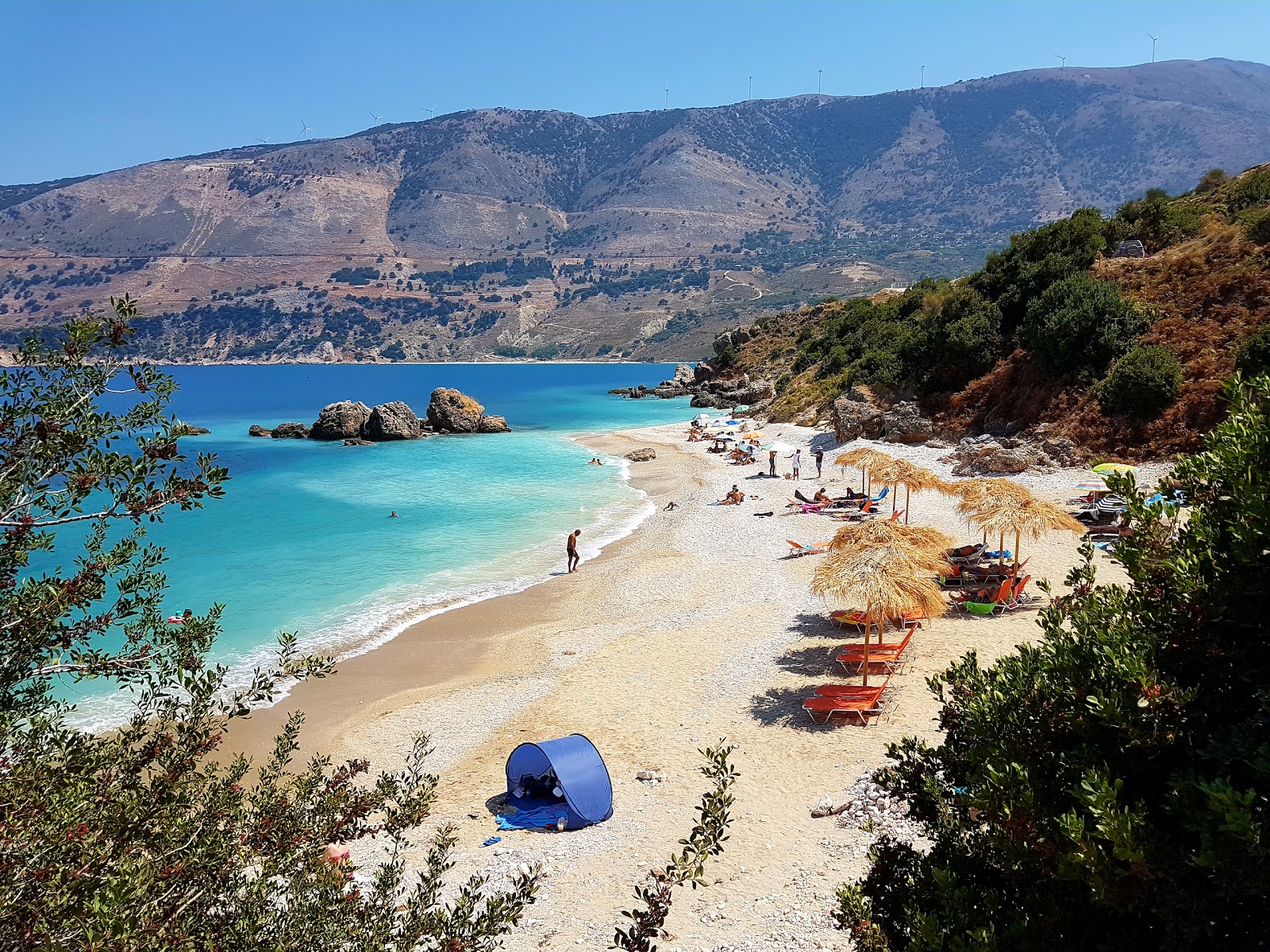 Photo de Plage de Vouti avec l'eau cristalline de surface