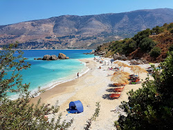 Photo de Plage de Vouti situé dans une zone naturelle