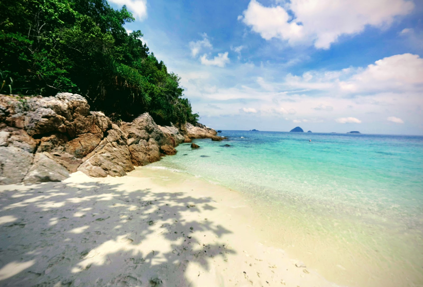 Zdjęcie Romantyczna Plaża z powierzchnią jasny piasek