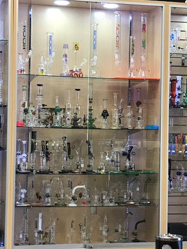 Tobacco Shop «Puff&Pass Smoke Shop», reviews and photos, 14151 Ramona Blvd #2B, Baldwin Park, CA 91706, USA