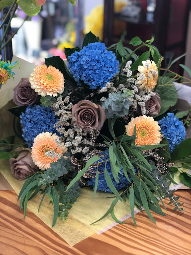 Florist «Classics Flowers and Confections», reviews and photos, 10069 Valley View St, Cypress, CA 90630, USA