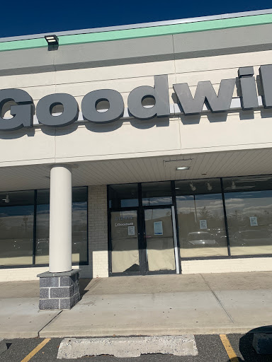Thrift Store «Goodwill Industries Store & Donation Center», reviews and photos, 814 Hicksville Rd, Massapequa, NY 11758, USA