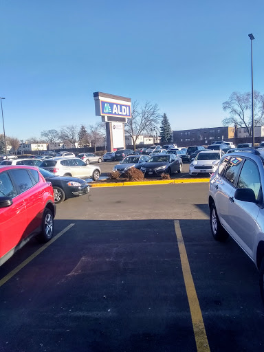 Shopping Mall «Sibley Plaza», reviews and photos, 2401 7th St W, St Paul, MN 55116, USA