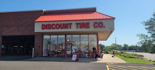 Tire Shop «Discount Tire Store - Elgin, IL», reviews and photos, 875 S Randall Rd, Elgin, IL 60123, USA