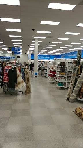 Clothing Store «Ross Dress for Less», reviews and photos, 1720 Douglas Rd, Oswego, IL 60543, USA