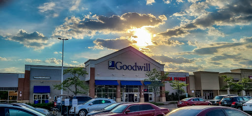 Goodwill Store & Donation Center, 123 S Weber Rd, Bolingbrook, IL 60490, USA, 