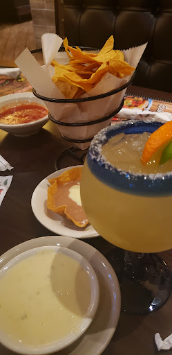 Shopping Mall «Cross Pointe Shopping Center», reviews and photos, 101 E Alex Bell Rd, Centerville, OH 45459, USA