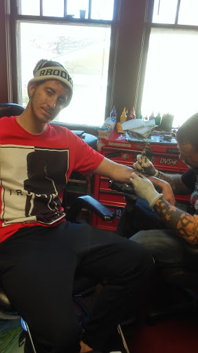 Tattoo Shop «Raining Ink», reviews and photos, 420 W 7th St, Columbia, TN 38401, USA