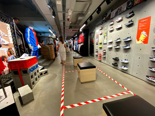 Értékelések erről a helyről: adidas Store Budapest, Váci utca, Budapest - Sport bolt