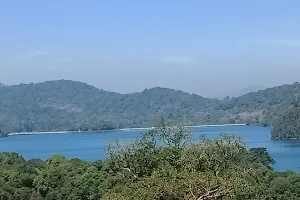 Sholayar Reservoir image