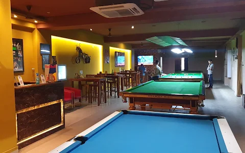 megapool snooker academy image