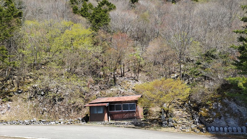 落合峠 避難小屋