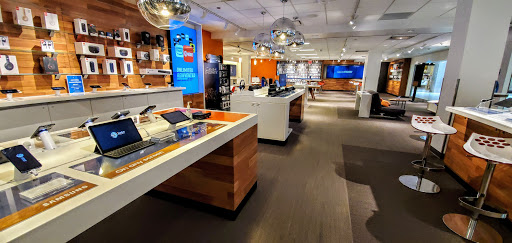 Cell Phone Store «AT&T», reviews and photos, 5 Woodfield Mall f123, Schaumburg, IL 60173, USA