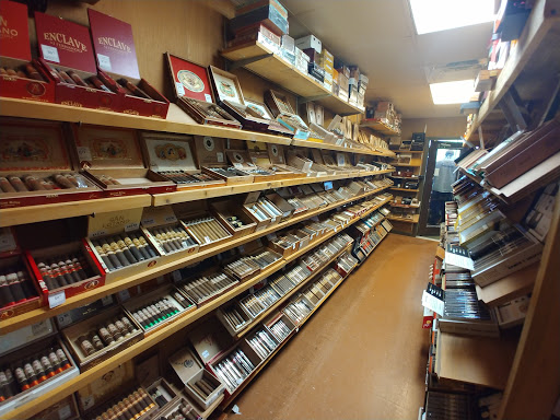 Tobacco Shop «Tinder Box Collierville», reviews and photos, 3615 S Houston Levee Rd, Collierville, TN 38017, USA
