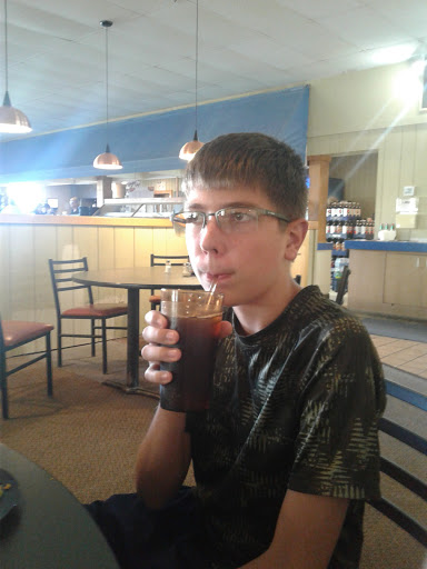 Pizza Restaurant «Round Table Pizza», reviews and photos, 10070 SW Barbur Blvd, Portland, OR 97219, USA