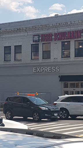 Clothing Store «Express», reviews and photos, 3101 Steinway St, Astoria, NY 11103, USA