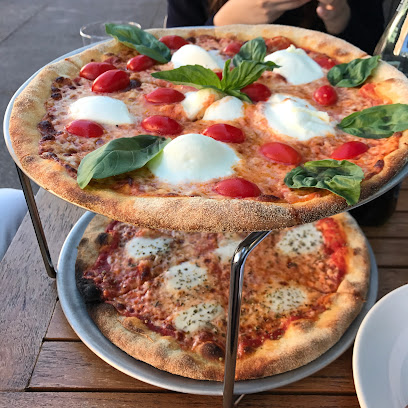 Sandrino Pizza & Vino - 45 Caledonia St, Sausalito, CA 94965