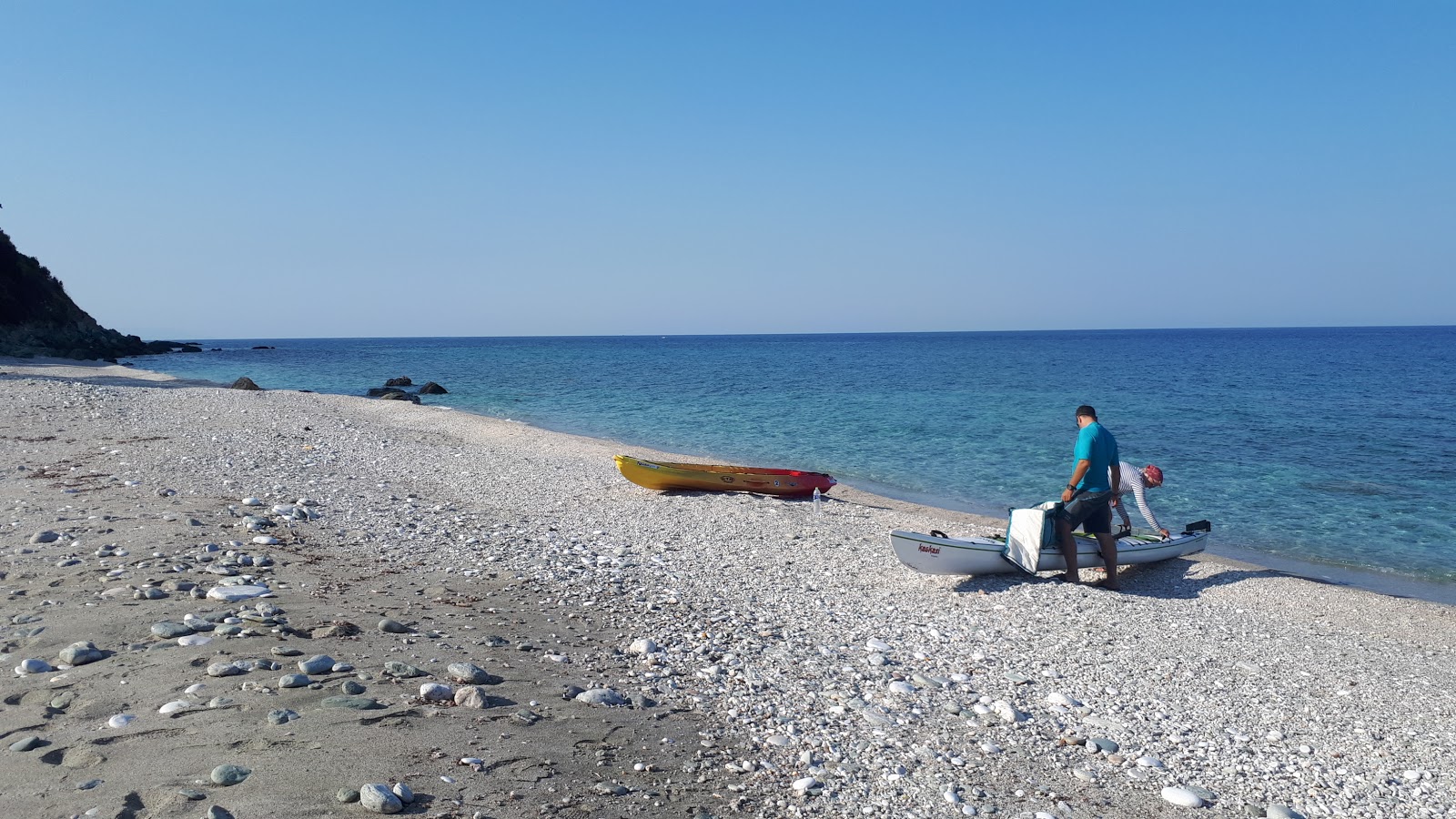 Foto di Ovrios beach con molto pulito livello di pulizia