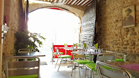 Atmosphère du Restaurant La Tanière à Eyragues - n°1