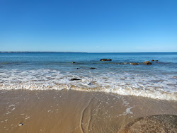 Plage de Goas Lagorn'in fotoğrafı dağlarla çevrili