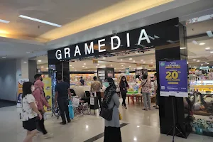 Toko Buku Gramedia Mall Ratu Indah image