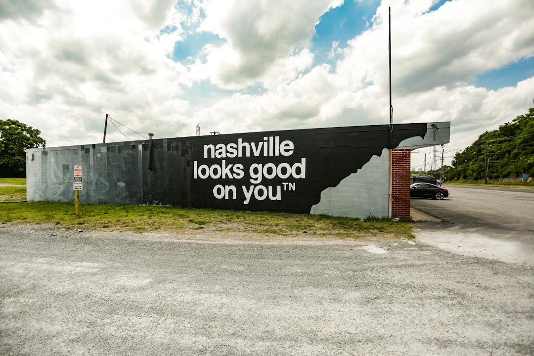 Nashville Looks Good On You Mural