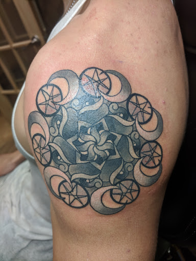 Tattoo Shop «Lucky Rabbit Tattoos», reviews and photos, 611 E McGalliard Rd, Muncie, IN 47303, USA