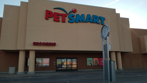 Pet Supply Store «PetSmart», reviews and photos, 215 N Burkhardt Rd, Evansville, IN 47715, USA