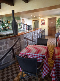 Atmosphère du Restaurant Comme chez ma Mère à Saint-Pantaléon-de-Larche - n°1