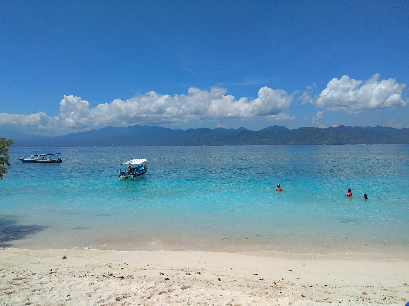 Gili Trawangan Plajı'in fotoğrafı düz ve uzun ile birlikte